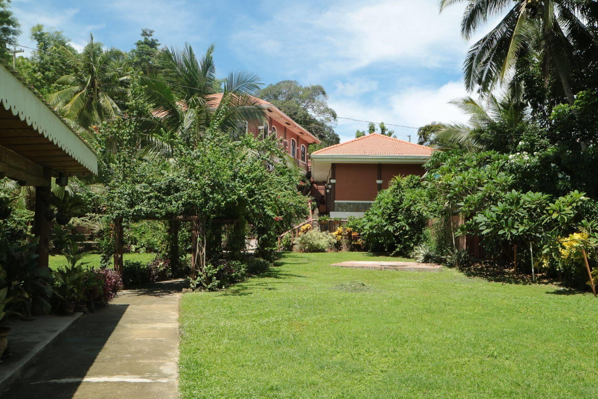 Jannah Glycel Beach House Hotel Guimaras Exterior photo