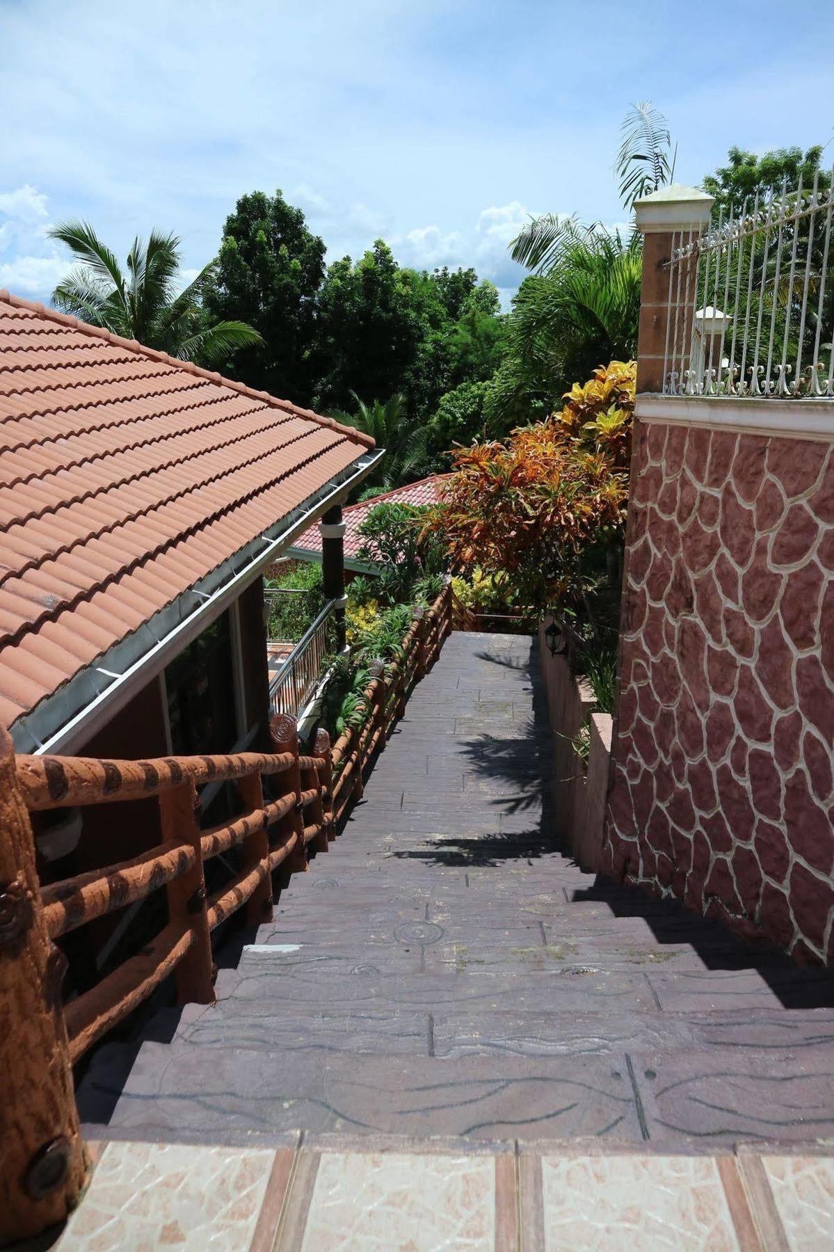 Jannah Glycel Beach House Hotel Guimaras Exterior photo