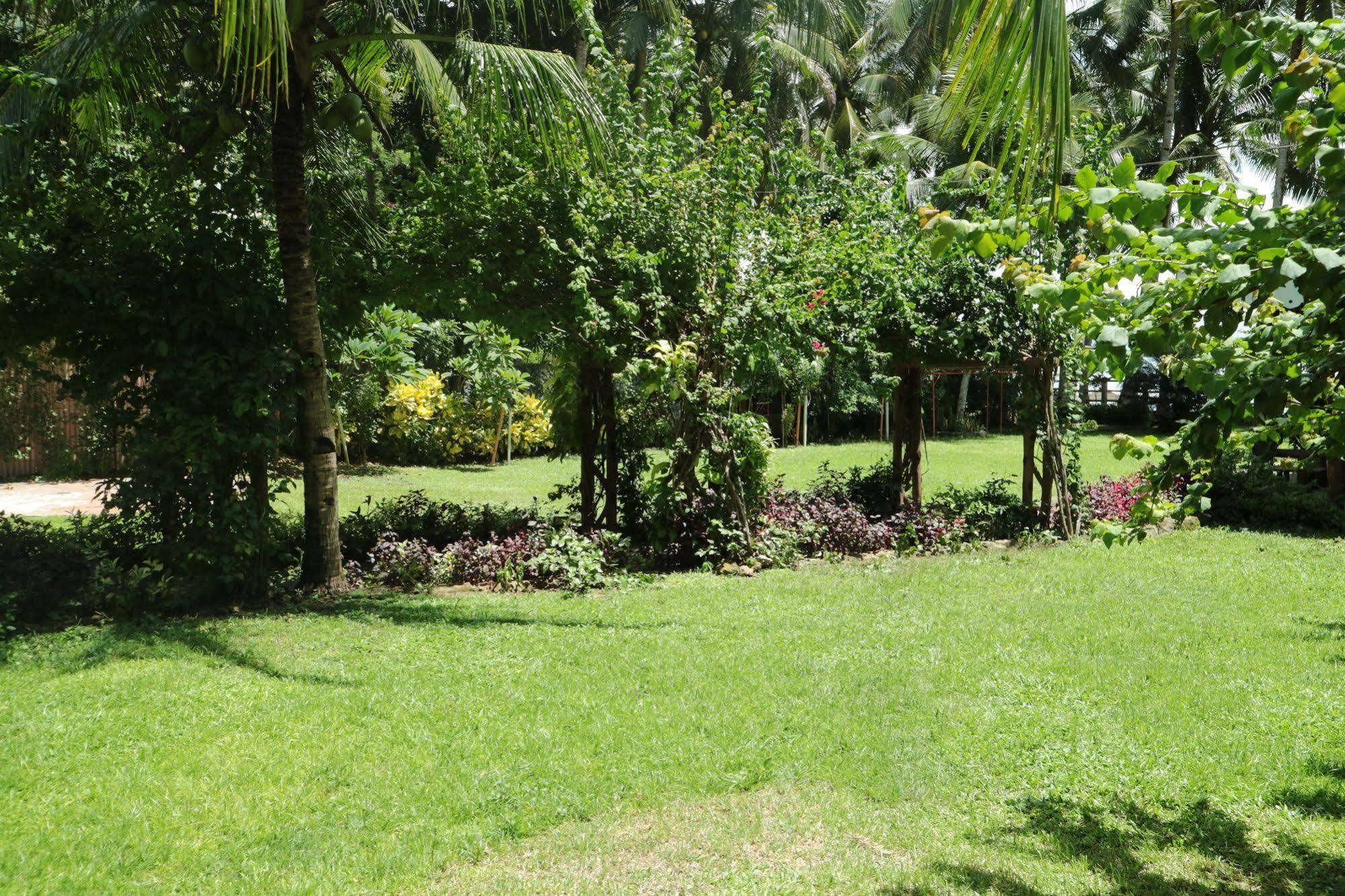 Jannah Glycel Beach House Hotel Guimaras Exterior photo